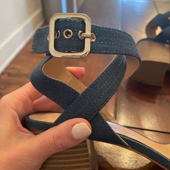 Adorable faux denim heels - Picture 5 of 6